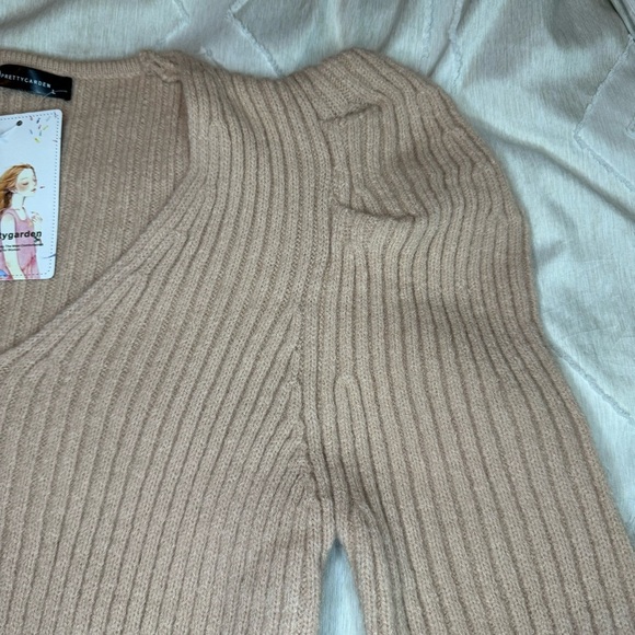 Pretty garden long sleeve V-neck rib, knit sweater, puff sleeves in large NWT - Picture 4 of 8